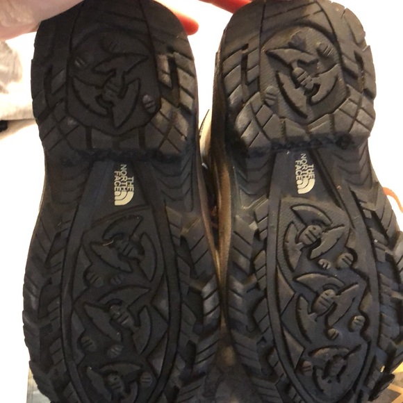 North Face waterproof boys boots - Picture 5 of 8